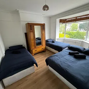  Guest house Big Family In At 2 Iveragh Rd-4